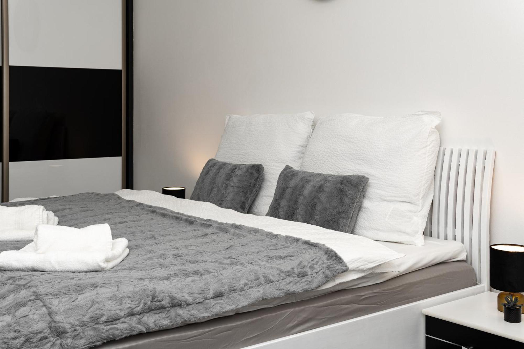 Bnb New Beautiful Apartment In The Center Of Ostrava With Option Garage Parking Exterior photo